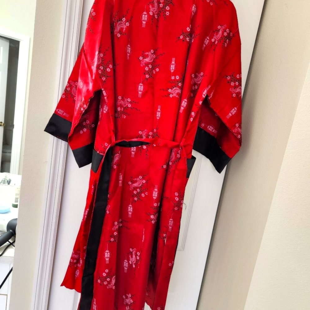 Red and black reversible kimono
